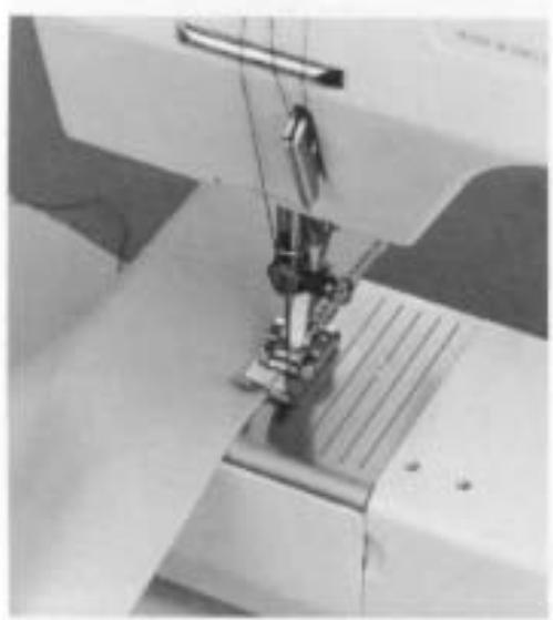 BERNINA 1005 - Five needle positions - 1