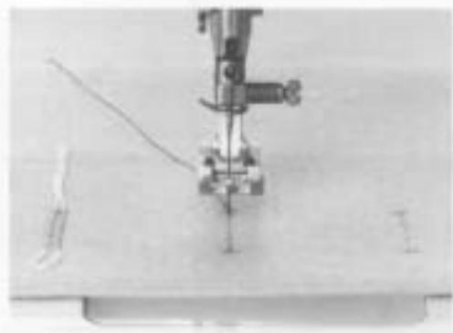 BERNINA 1005 - Sewing the buttonholes - 1