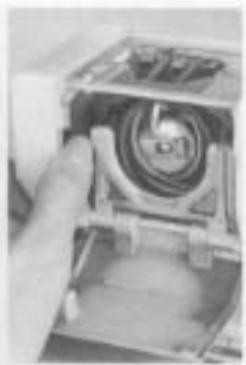 BERNINA 1005 - Changing the bulb - 2