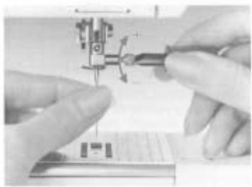 BERNINA 1005 - Lowering the feed dog - 1