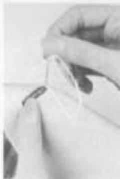 BERNINA 1005 - Sewing the buttonholes - 3