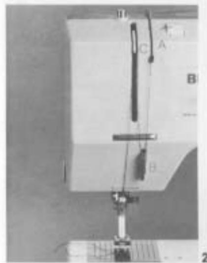BERNINA 1005 - Inserting the bobbin case - 2