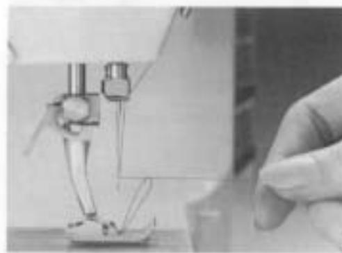 BERNINA 1005 - Supplementary thread guide on handle - 1