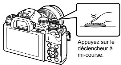 OLYMPUS E-M10 MARK II - Effectuez la mise au point. - 1