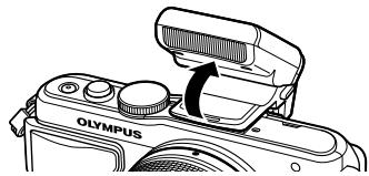 OLYMPUS E-PL6 - Fixez le flash et relevez la tête de flash. - 1