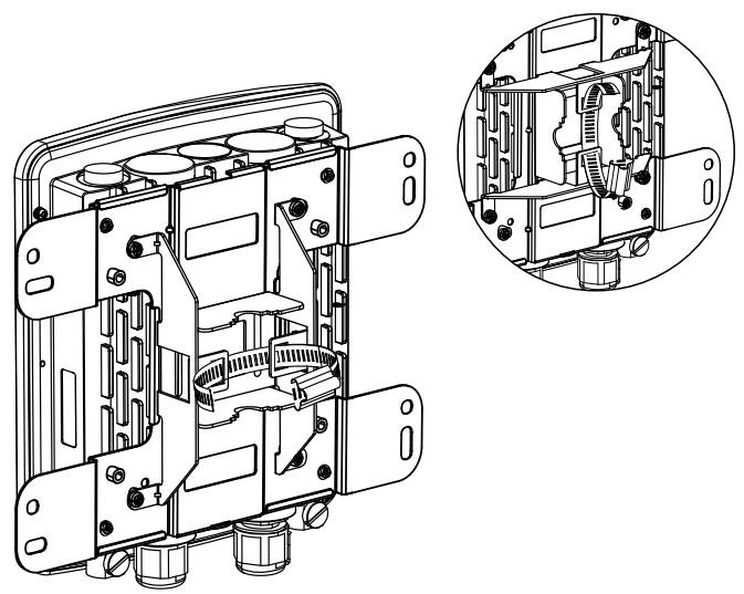 D-LINK DWL-8710AP - Mounting the AP to a Pole - 3