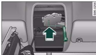 AUDI A5 - Closing the tilting panorama roof by overriding the safety cut-out - 3
