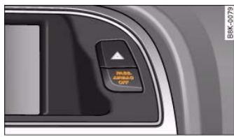 AUDI A5 - Deactivating the front passenger's airbag via the key-operated switch - 2