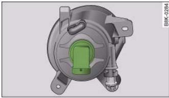 AUDI A5 - Changing bulb for front fog lights - 4