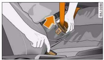 AUDI A5 - Taking off the seat belts - 1