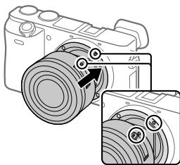 SONY A6500 - Installez l'objet en alignant le repère blanc de l'objet et celui de l'appareil photo (repères de montage). - 1
