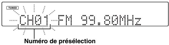 YAMAHA T-D500 - Appuyez sur PRESET / ou sur les touches numériques pour selectionner le numero de priselection youlu pendant qu'il clignote. - 1
