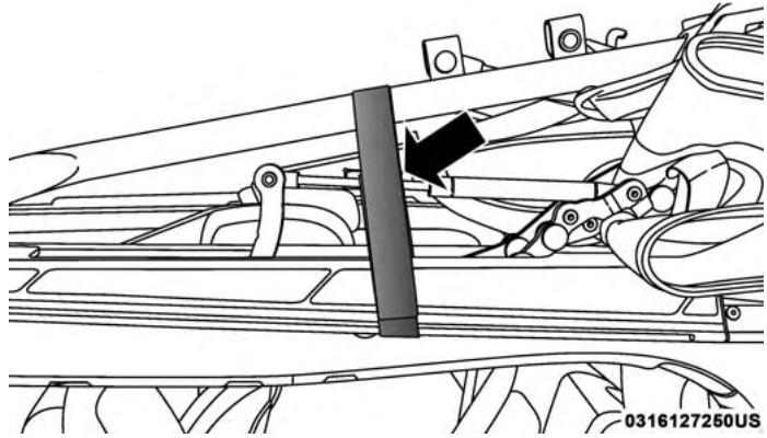 JEEP WRANGLER - Lowering The Soft Top Into Sunrider Position - 3