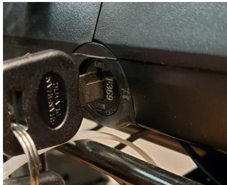 ESSENTIELB URBAN 400 - 3) Insérer / Retirer la batterie - 4