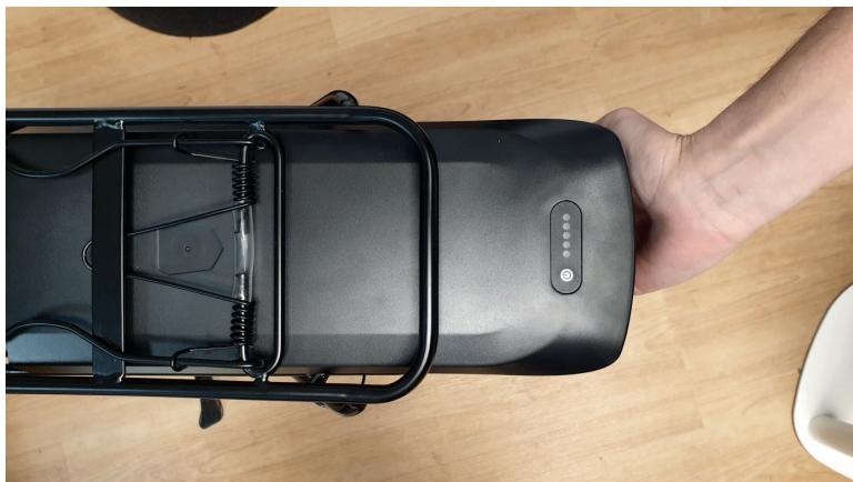 ESSENTIELB URBAN 400 - 3) Insérer / Retirer la batterie - 2