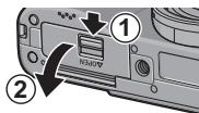 RICOH GR III STREET EDITION - Insertion des cartes mémoire - 1