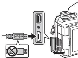 OLYMPUS E-M5 MKIII - Charge embarquée à l'aide d'un adaptateur usb-ac en option (le f-5ac) - 3