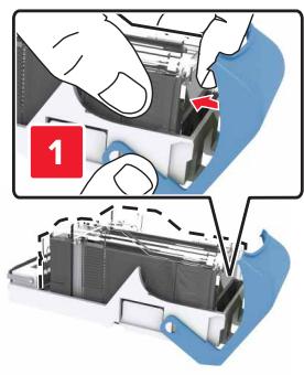 LEXMARK MX911DE  -  MX912DE - Remplacement de la cartouche d'agrafes dans l'unité de finition d'agrafage - 3