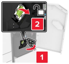 LEXMARK CX825 - CX827DE - Remplacement du support de la cartouche d'agrafes dans l'unité de finition d'agrafage/perforation multiposition - 2