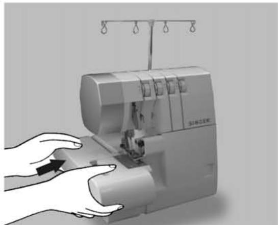 SINGER 14SH754 - Comment remetre le plateau devant - 4