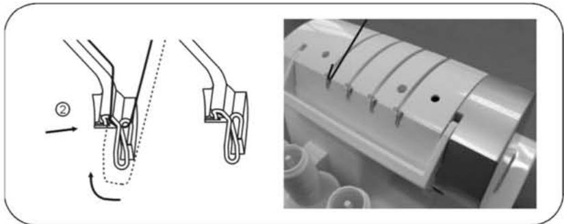 SINGER 14SH754 - 2) Enfilage du boucleur inférieur - 3