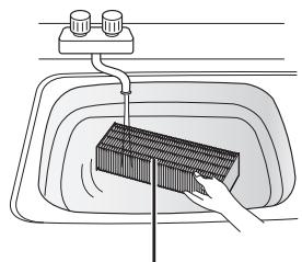 SHARP UA-HG30E-B - Enjuague la bandeja de humidificación, el bastidor del filtro y el filtro de humidificación. - 3