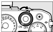 NIKON Z FC - Mettez l'appareil photo sous tension, puis choisissez une langue et reglez l'horloge (32). - 1
