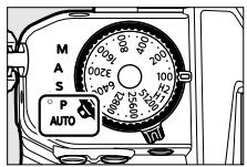 NIKON Z FC - Positionnez le sélecteur de mode sur AUTO (25). - 1