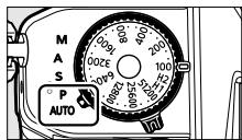 NIKON Z FC - Positionnez le selecteur de mode sur AUTO (28). - 1