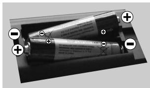 TELEFUNKEN UMBRA55UHD - Colocacion de las Pilas en el Mando a Distancia - 1