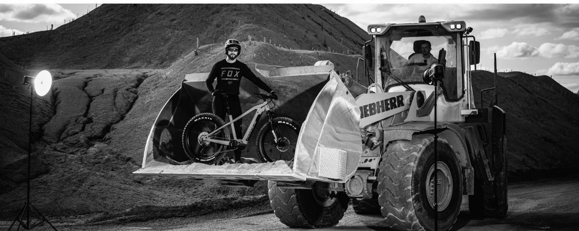 MOUSTACHE DIMANCHE - CAUTION! - 2