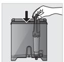 KRUPS EA8738 - HVORDAN INSTALLERER JEG CLARIS AQUA FILTER SYSTEM-PATRONEN? - 4