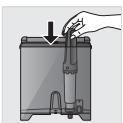KRUPS EA8738 - HUR INSTALLERAR JAG CLARIS-FILTERPATRONEN? - 3