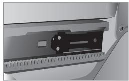 DAEWOO RFN-M400BOX - Replacing freezer door - 2