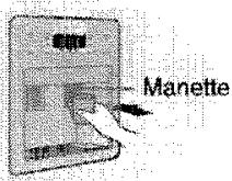 ROSIERES RSBS540 - Poussez la manette du distributeur de glace avec une tasse. - 1