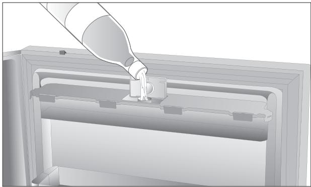 DAEWOO FN-655NWS - Putting water in the water tank - 1
