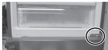 SAMSUNG RB30J3000 - RB30J3000BC/EF - Démontage de la porte du réfrigerateur - 17