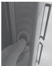 SAMSUNG RB33J3205SA - Démontage de la porte du réfrigérateur - 31