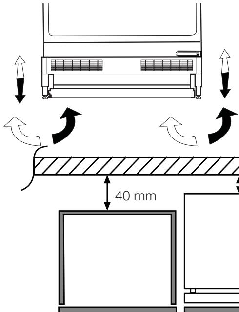 BEKO BU1203N - Posizionamento del frigorifero sotto il piano di lavoro e regolazione dei piedini - 1