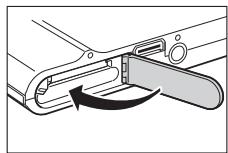 SAMSUNG NV100 - Masukkan baterai dan kartu memori - 5