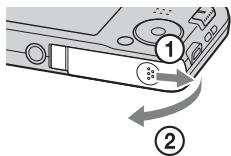 SONY CYBER-SHOT DSC-W710 - Indsættelse af et hukommelseskort (sælges separat) - 1
