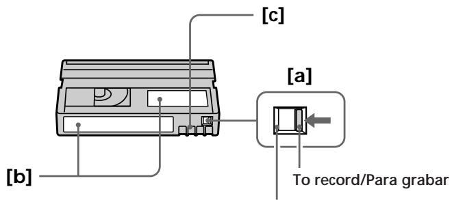 SONY DCR-TRV7 - Al adherir una etiqueta en el minicassette DV - 1