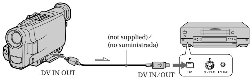 SONY DCR-TRV7 - Uso del cable de connexion DV - 1