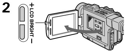SONY DCR-TRV7 - Filmación con la pantalla LCD - 2