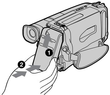 SONY CCD-TR506E - Установка батарейного блока - 1