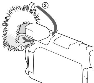 SONY HDR-PJ780E - Zakladanie osłony przyciwietrznej - 1