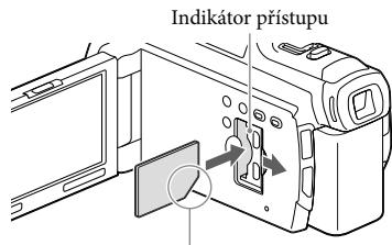 SONY HDR-PJ780E - Otevre te kryt a vlozte pametovoukarti, dokud nezaklapne. - 1