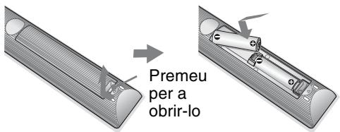 SONY BRAVIA KDL-26BX321 - Com inserir les piles al comandament a distància - 1