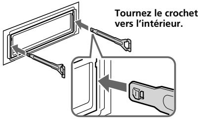 Tournez le crochet vers l'intérieur.