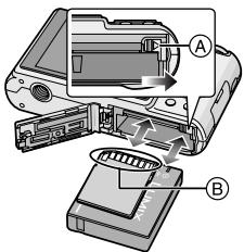 PANASONIC LUMIX DMC-FX12 - Mise en place et retrait de la batterie/de la carte (vendue séparément) - 2